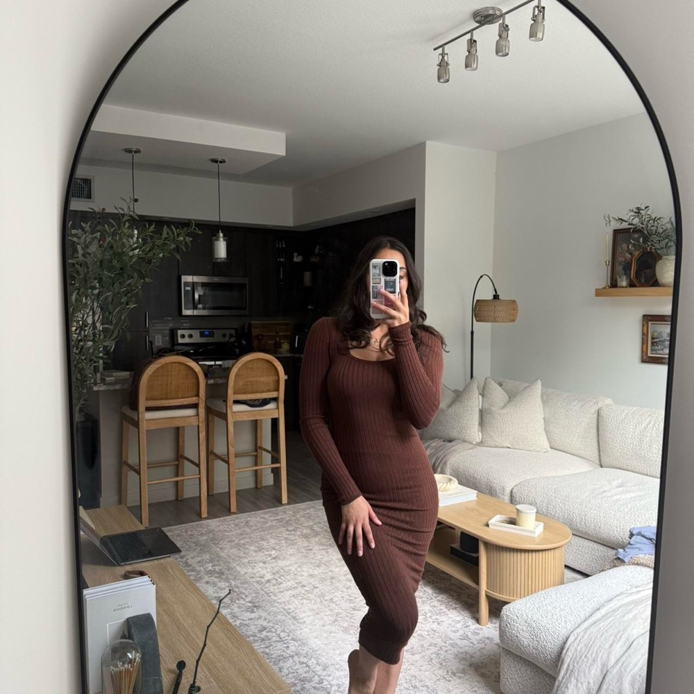 Elegant Brown Ribbed Dress